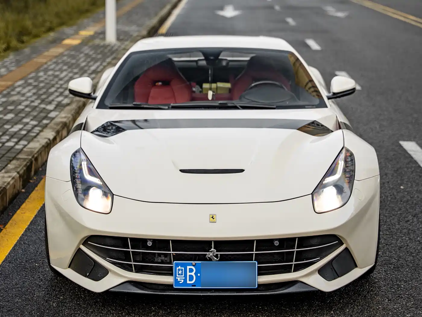Ferrari F12berlinetta 2013 6.3L Standard фото 2