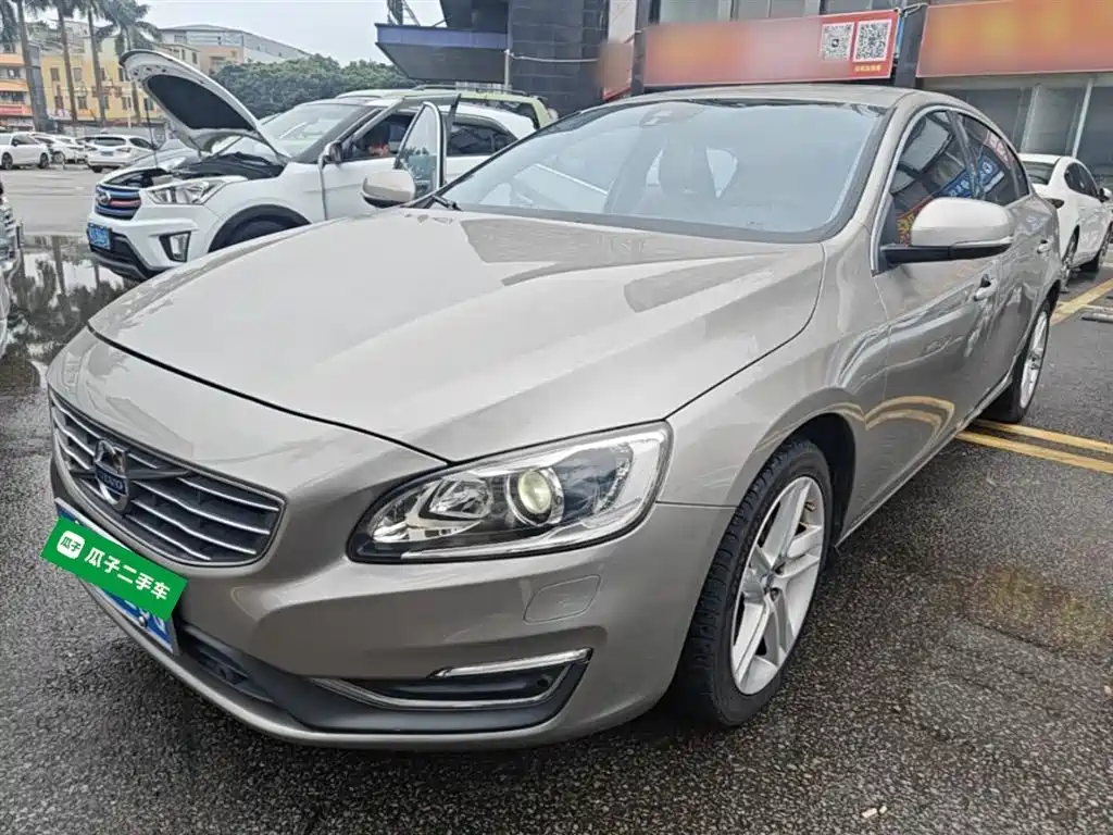 Фото 1 - Volvo S60