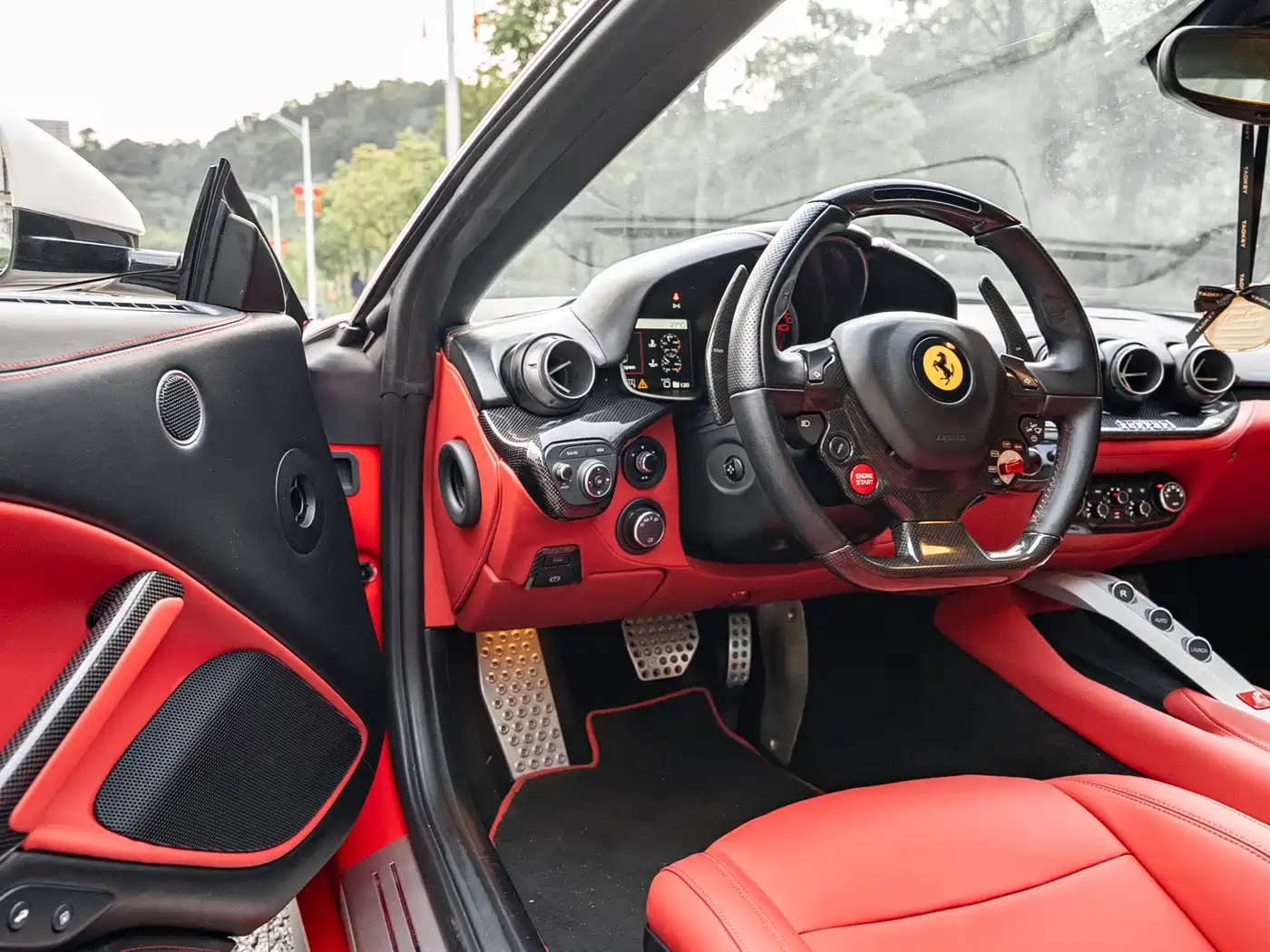 Ferrari F12berlinetta 2013 6.3L Standard фото 5