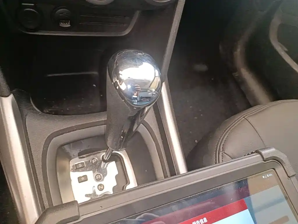 Peugeot 2008 2014 1.6L Automatic Trend Edition фото 10