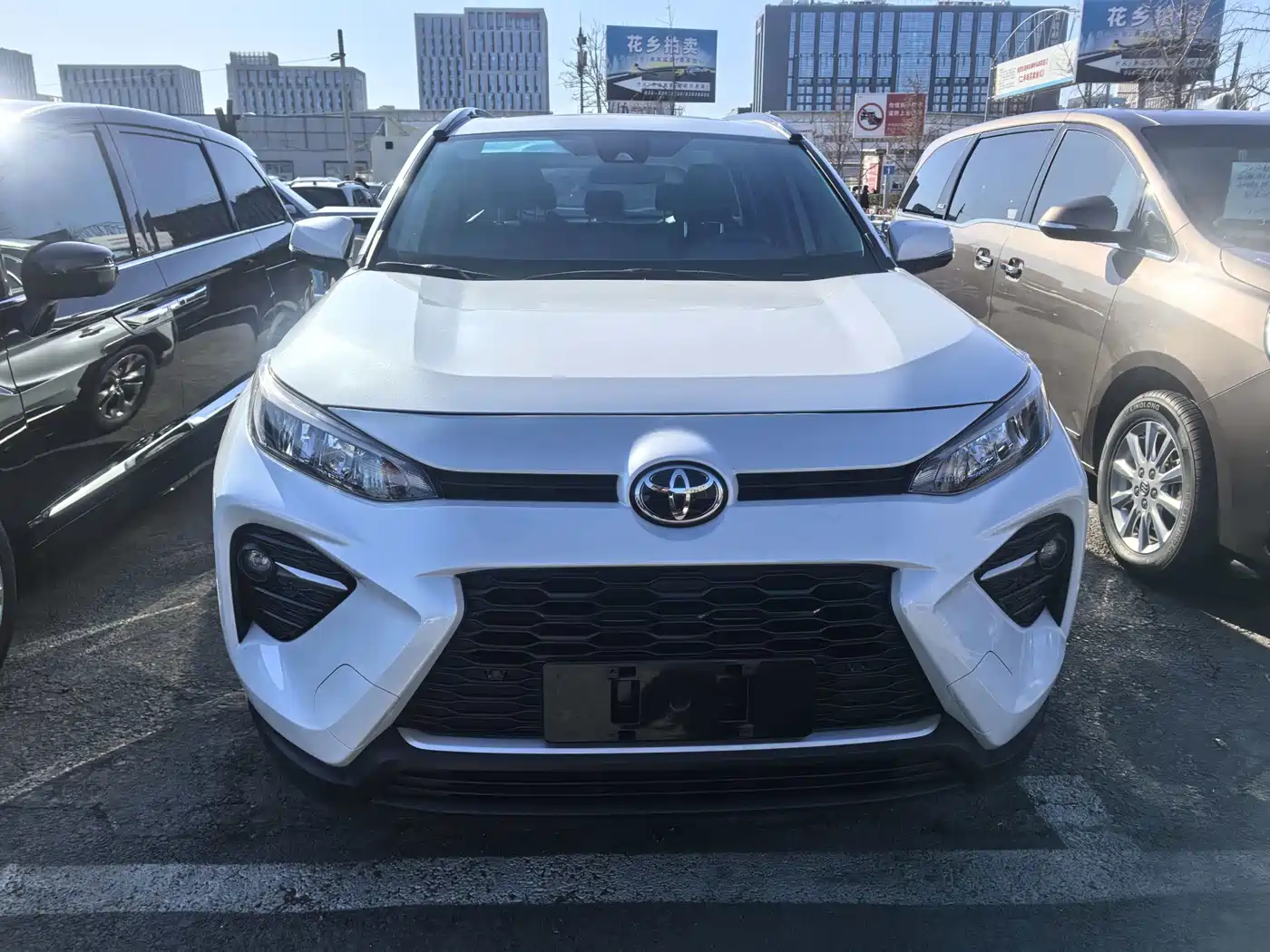 Toyota Wildlander 2022 2.0L CVT FWD Luxury Edition фото 3