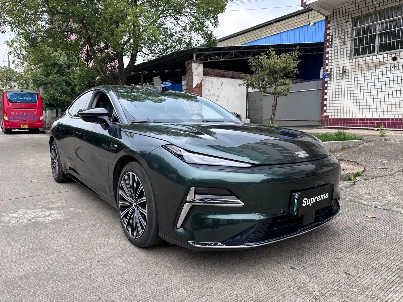 Geely Galaxy Galaxy Xingyao 8 2025 Model 60km EM-i Luxury Edition фото 3