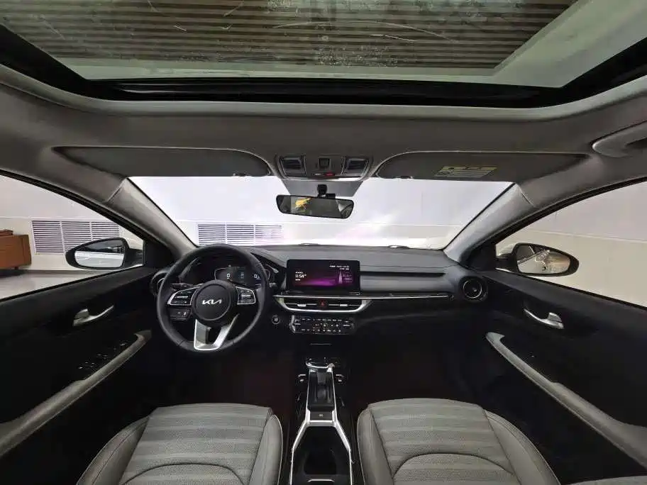 Kia K3 2023 Model 1.5L CVT Luxury Edition фото 12