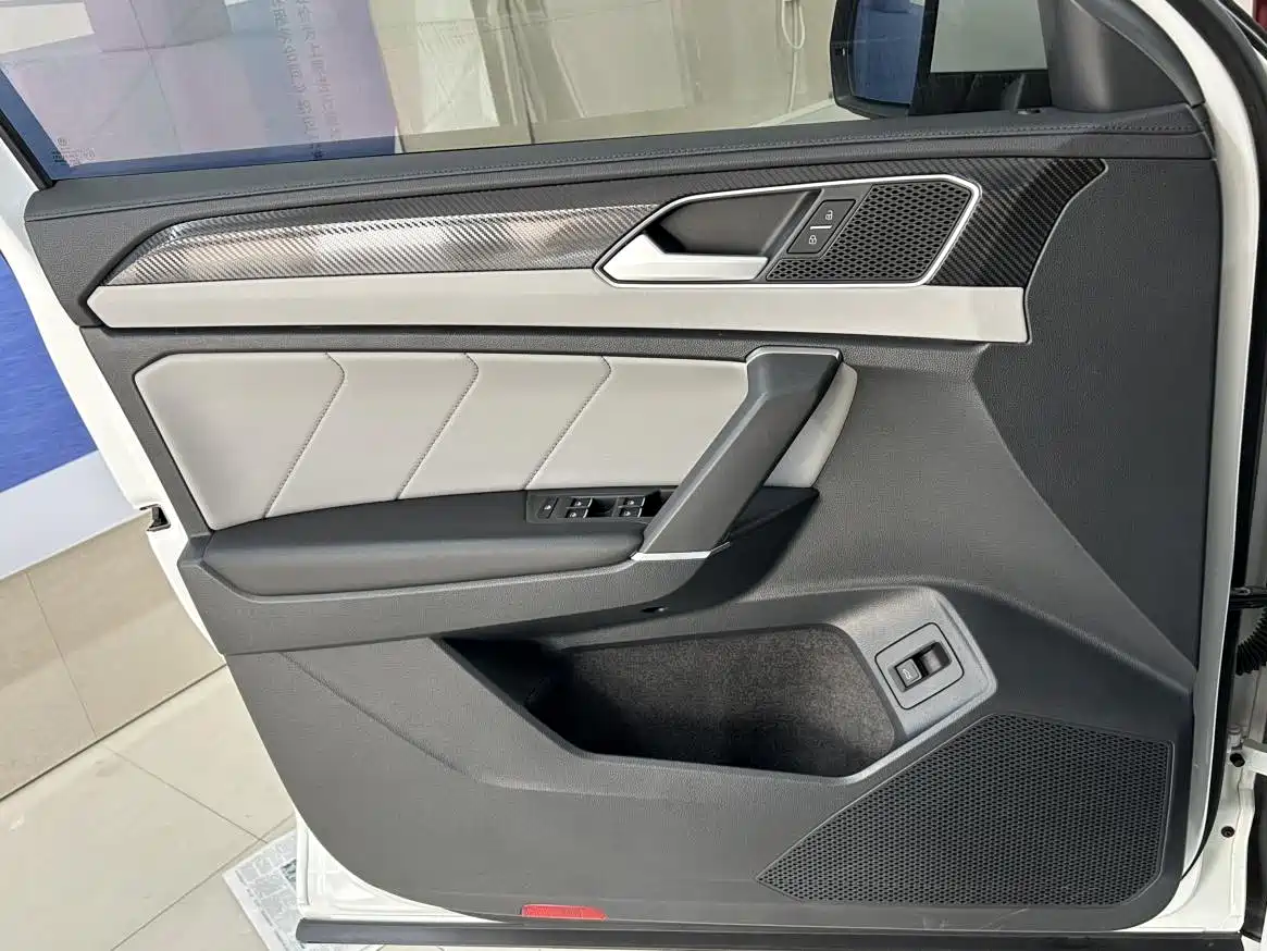 Volkswagen Tayron 2023 280TSI 2WD Luxury Plus Advanced Edition фото 20