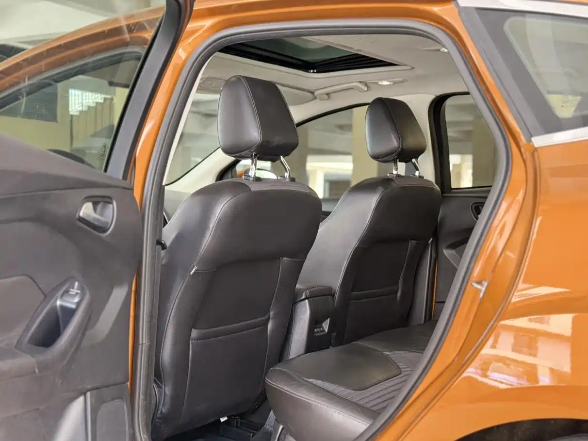 Ford Focus 2015 Hatchback EcoBoost 125 Automatic Premium Trend фото 5
