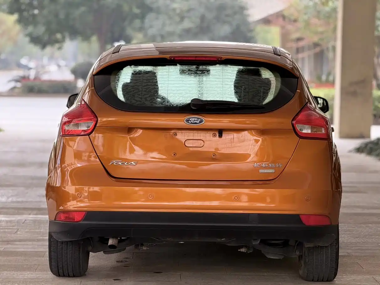 Ford Focus 2015 Hatchback EcoBoost 125 Automatic Premium Trend фото 9