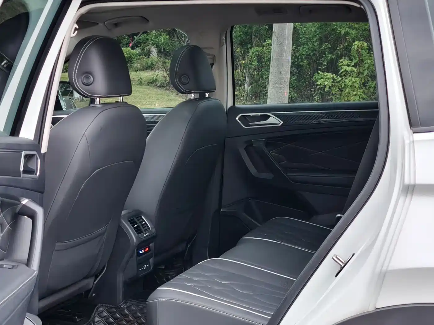 Volkswagen Tiguan L 2022 330TSI Auto 2WD R-Line Premium Edition фото 6