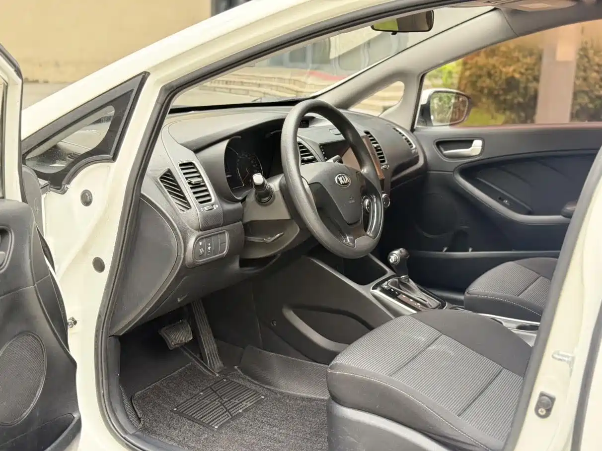 Kia K3 2016 1.6L Automatic GL фото 4