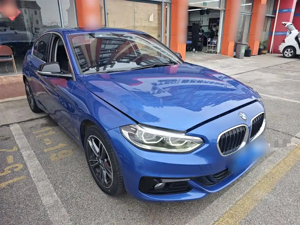 BMW 1 Series 2018 Facelift 118i Sport фото 4