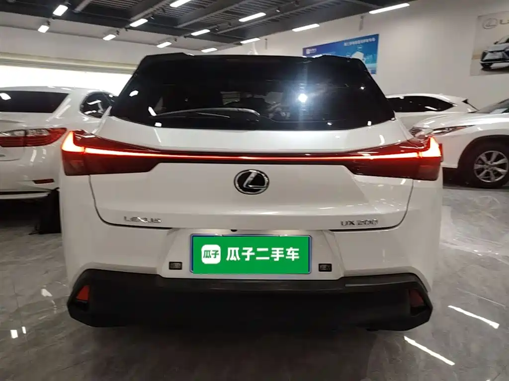 Lexus UX 2020 200 Special Edition фото 6