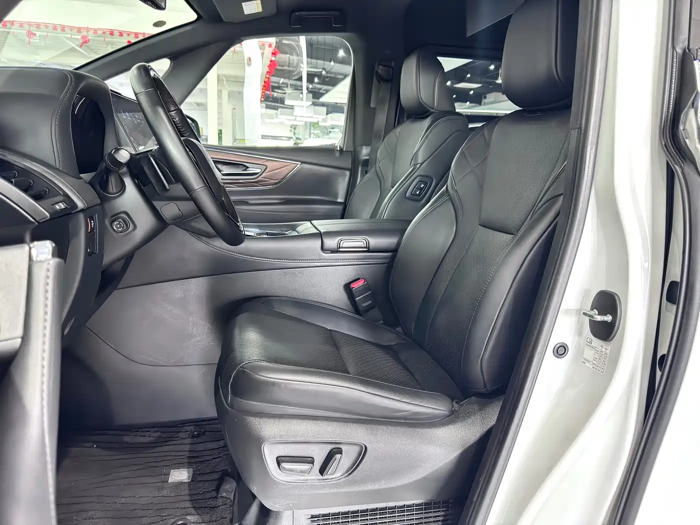 Toyota Alphard 2024 Hybrid 2.5L Ultimate Enjoyment Edition фото 16