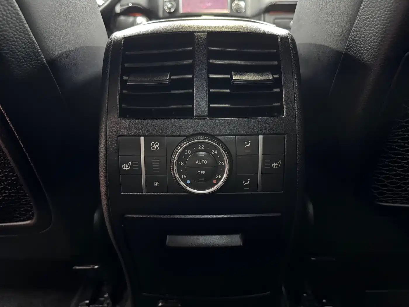 Mercedes-Benz GL-Class 2011 GL 450 Prestige Grand Edition фото 34