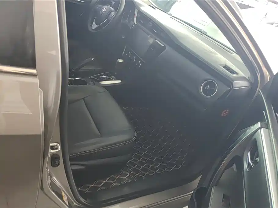 Toyota Corolla 2017 Facelift 1.2T S-CVT GL фото 8