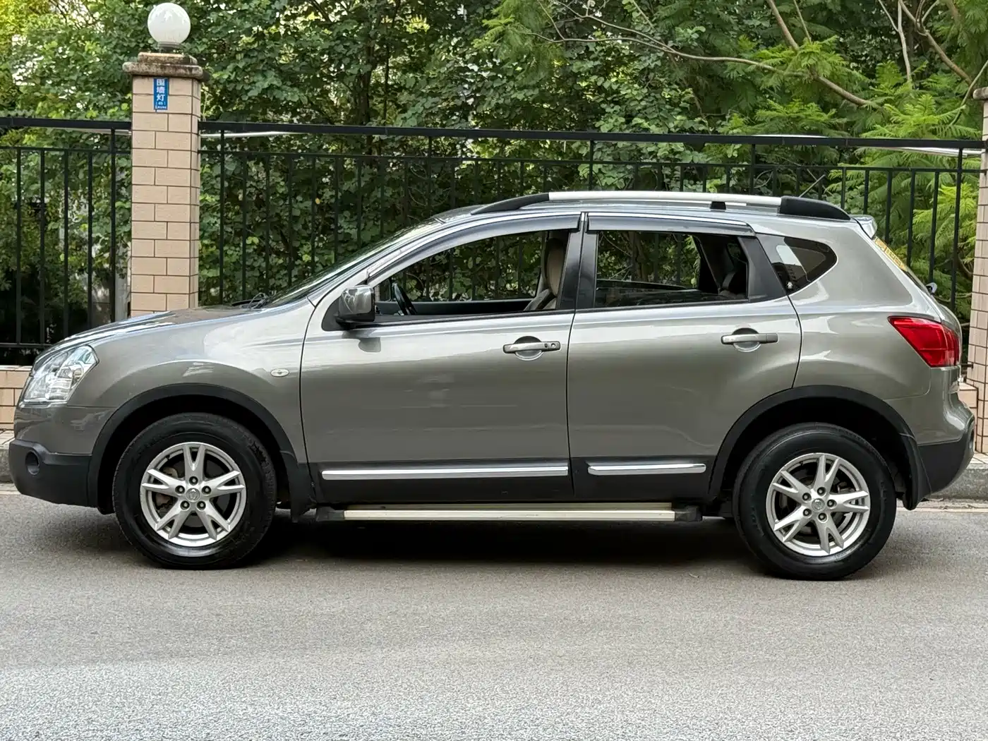 Nissan Qashqai 2009 2010 20X Thunder CVT 2WD