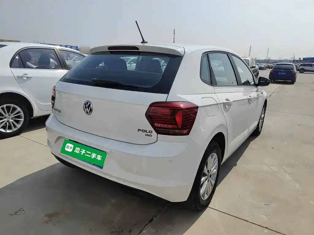 VOLKSWAGEN POLO
