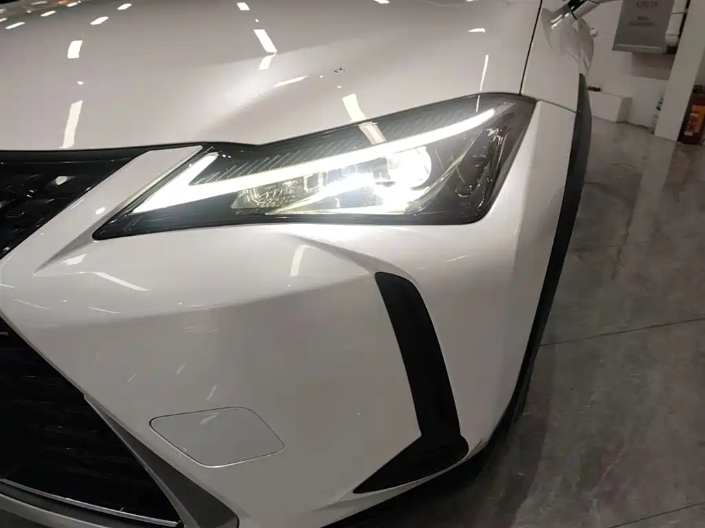 Lexus UX 2020 200 Special Edition фото 24