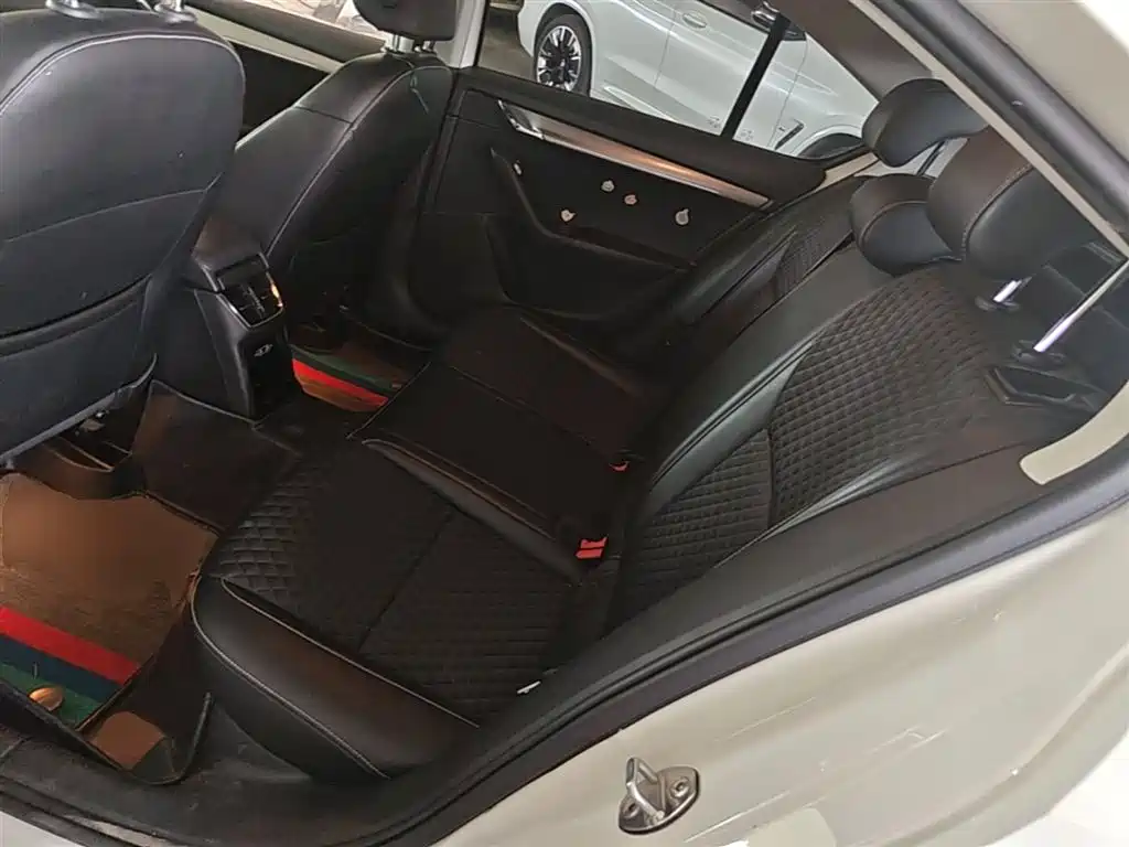Škoda Octavia 2018 TSI230 DSG Luxury Edition фото 17