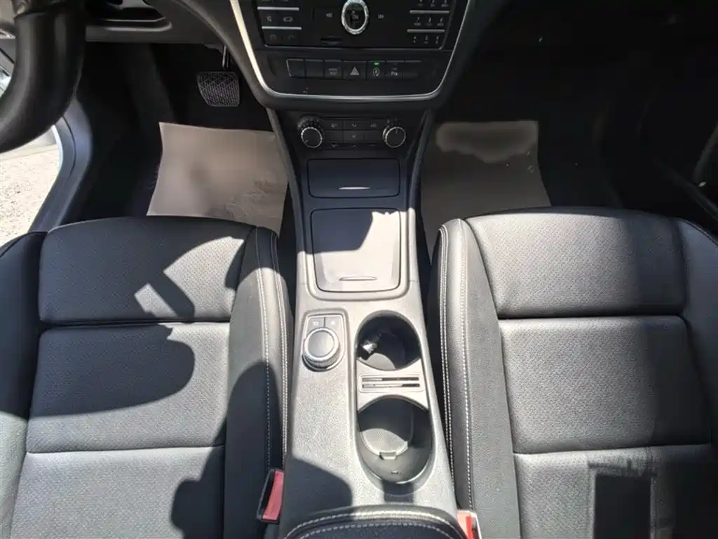 Mercedes-Benz GLA 2016 GLA 200 Dynamic фото 18