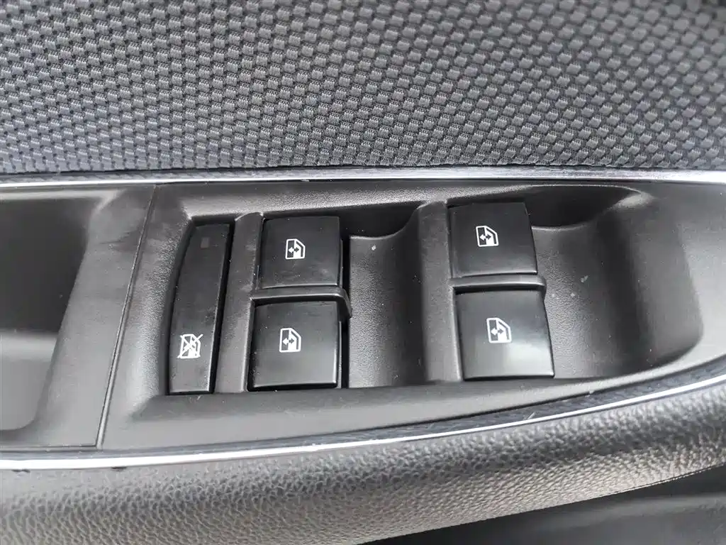 Chevrolet Cruze 2018 320 Automatic Pioneer Sunroof Edition фото 9