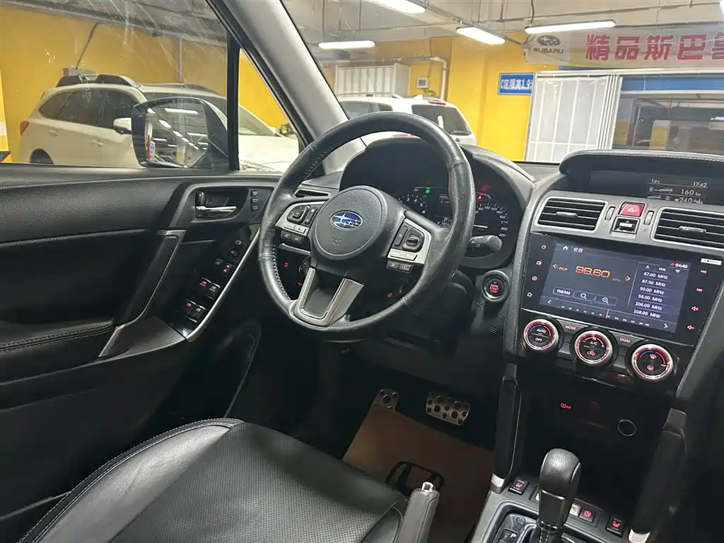 Subaru Forester 2016 2.5i Prestige Navigation Edition фото 14