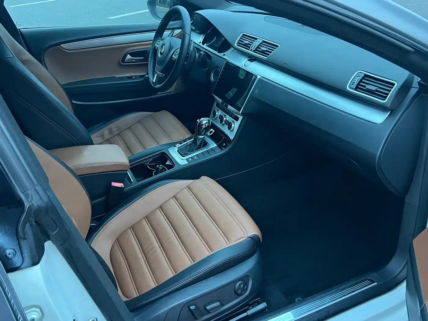 Volkswagen FAW-Volkswagen CC 2016 Model 2.0TSI Luxury фото 11