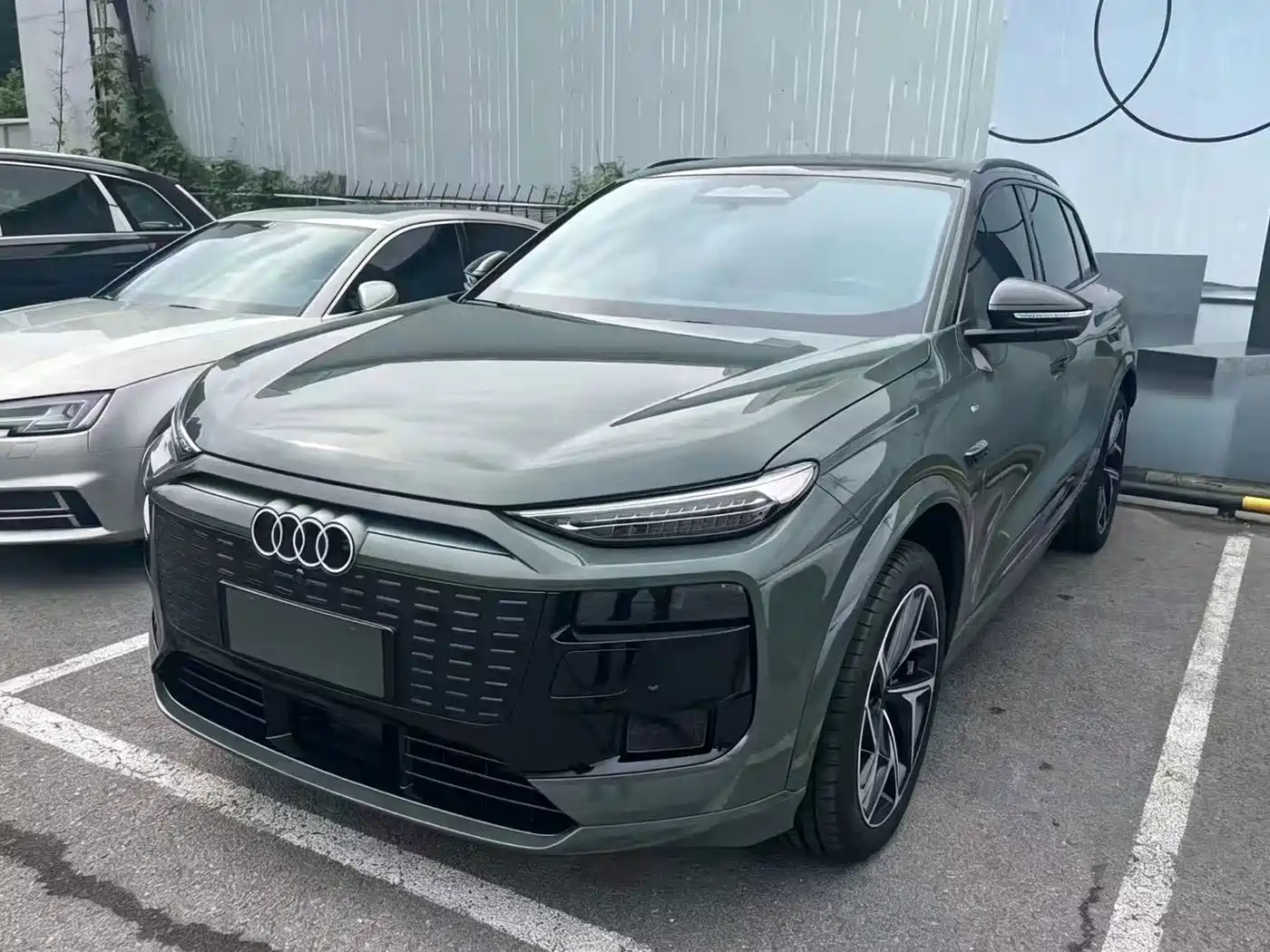 Photo 1 - Audi Q6L e-tron
