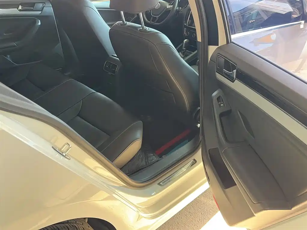 Volkswagen Sagitar 2017 1.6L Automatic Comfort фото 22