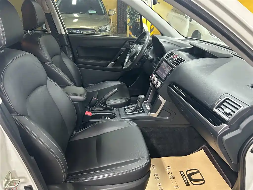 Subaru Forester 2016 2.5i Prestige Navigation Edition фото 10