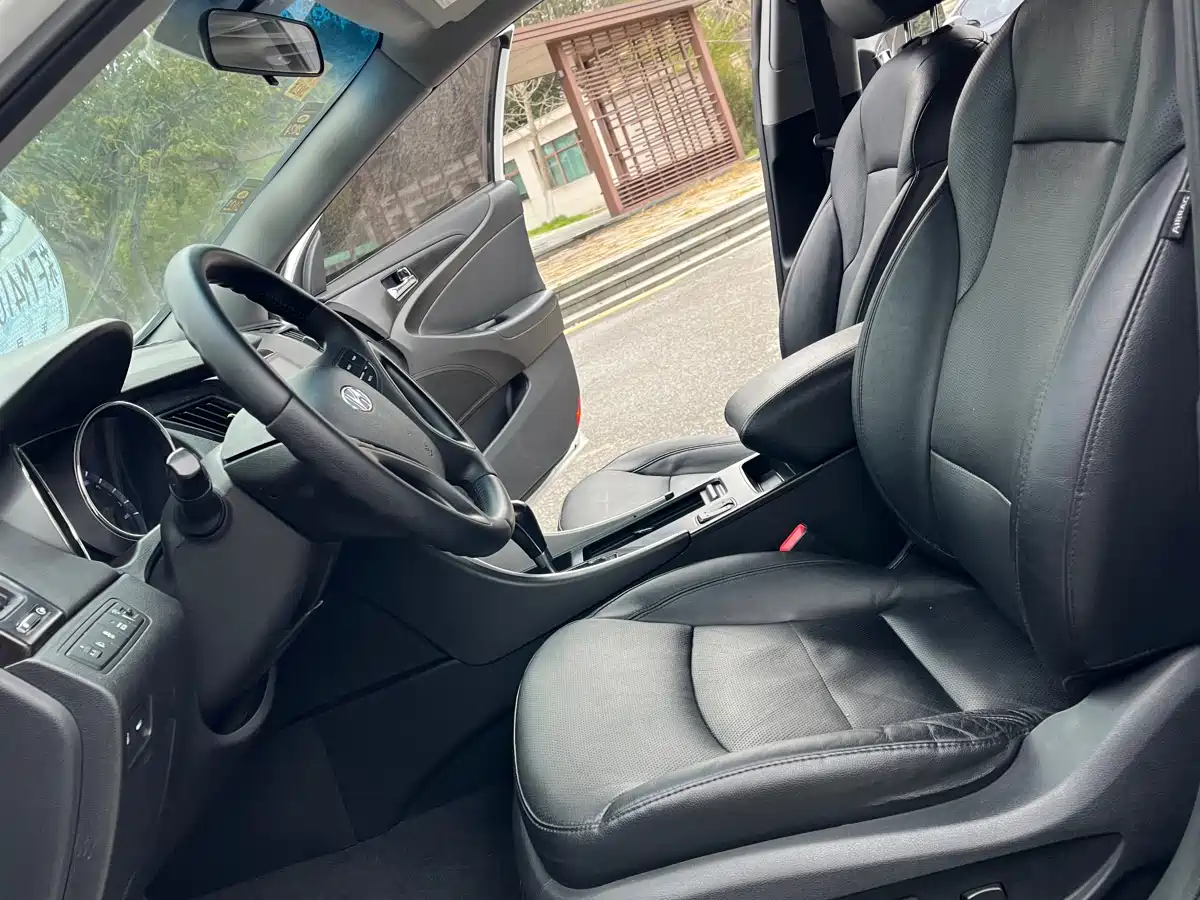 Hyundai Sonata 2013 2.0L Automatic Premium Edition фото 9