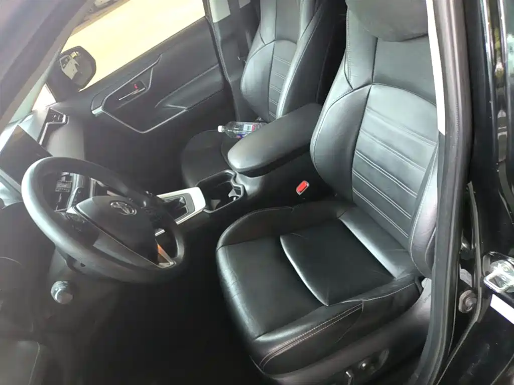 Toyota Wildlander 2020 2.0L CVT 2WD Luxury Edition фото 15