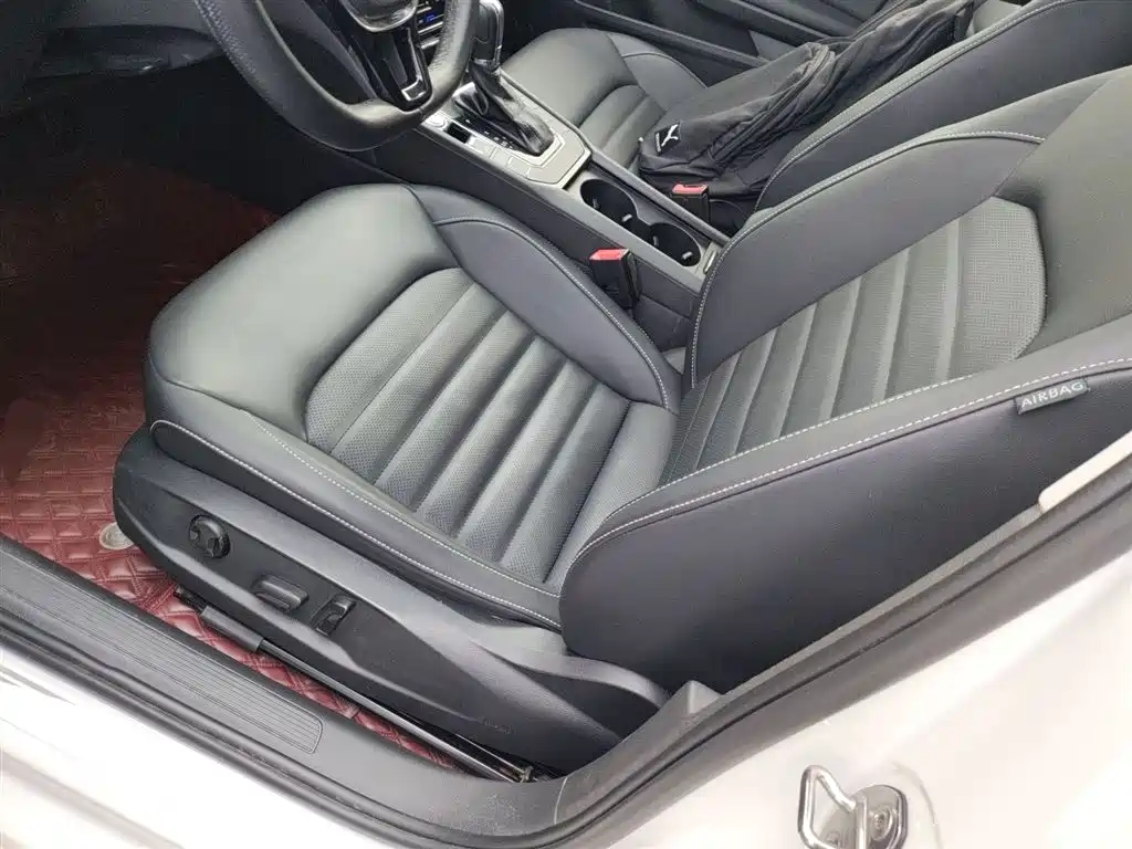 VOLKSWAGEN LINGDU
