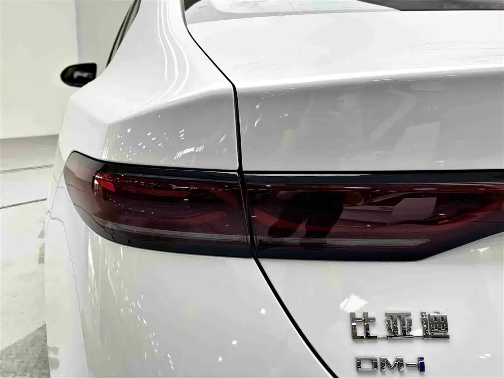 BYD Qin PLUS 2025 DM-i Smart Drive 55KM Leader фото 16