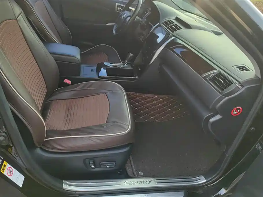 Toyota Camry 2015 2.0G Leading Edition фото 8