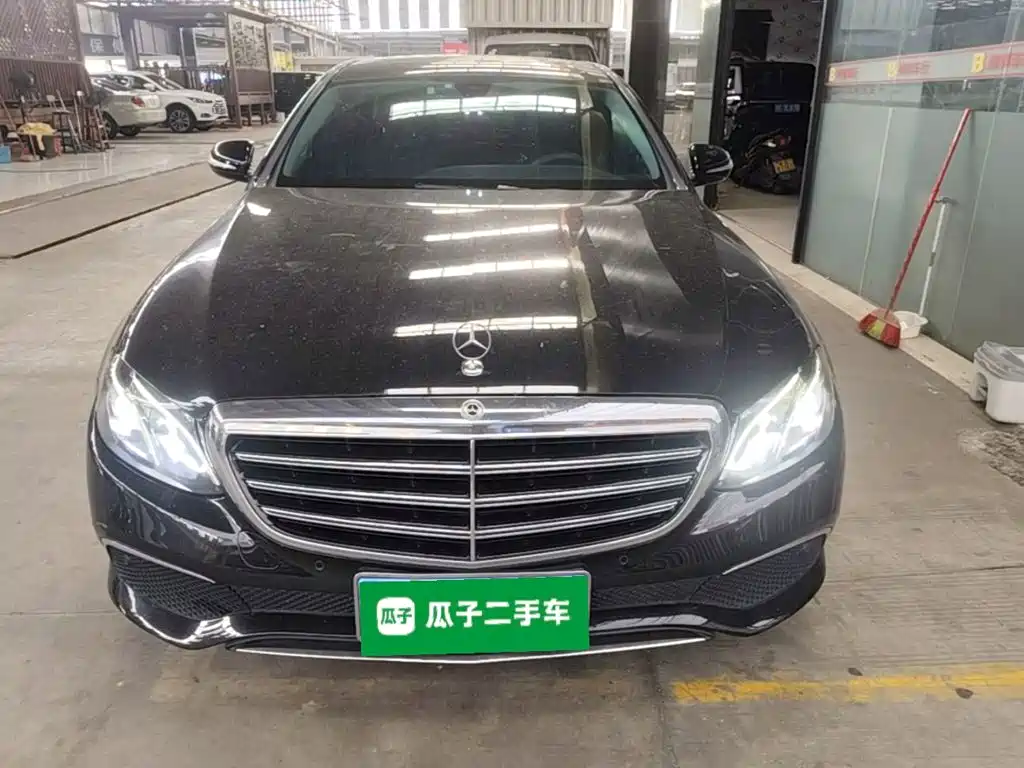 صورة 3 - Mercedes-Benz E-Class