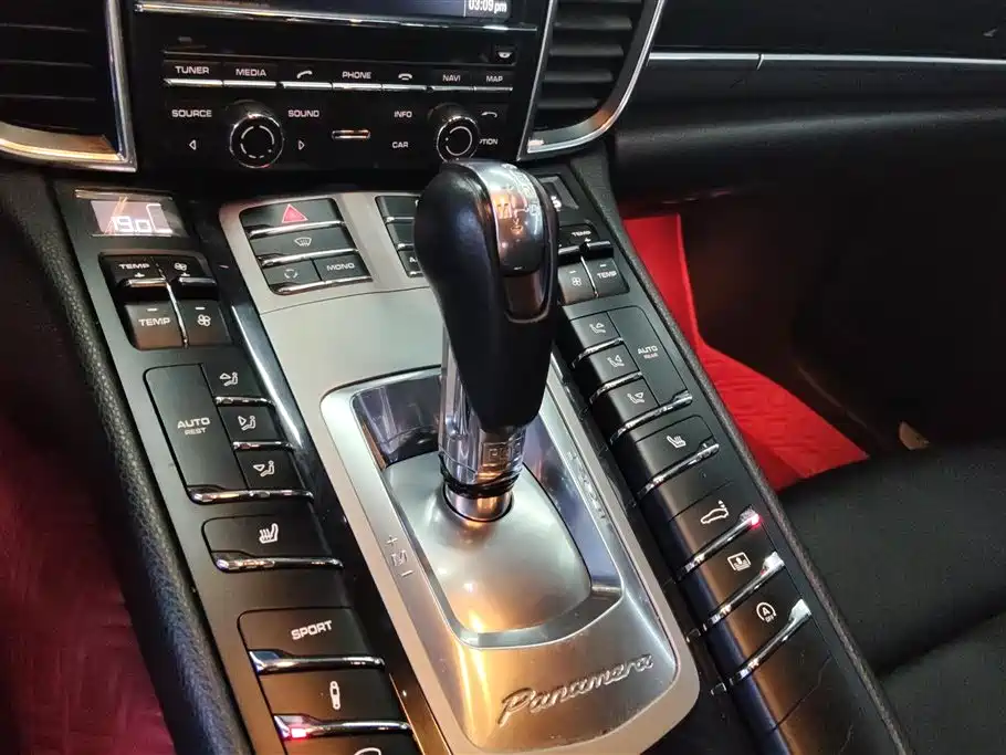 Porsche Panamera 2013 Panamera 4 Platinum Edition 3.6L фото 16