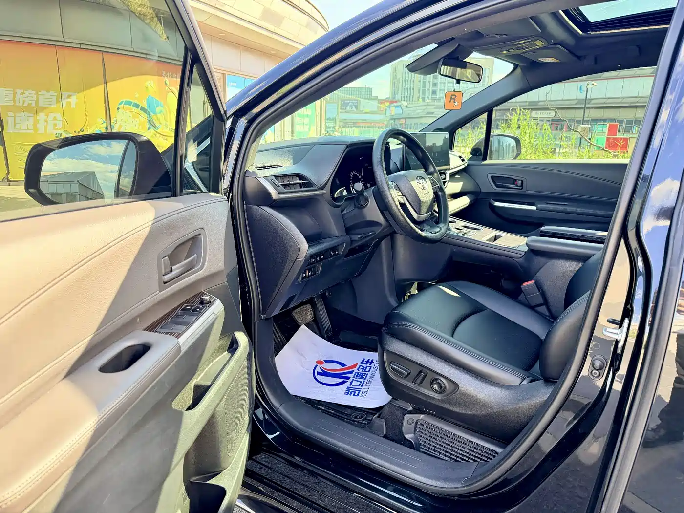 Toyota Granvia 2024 2.5L Hybrid Luxury фото 7