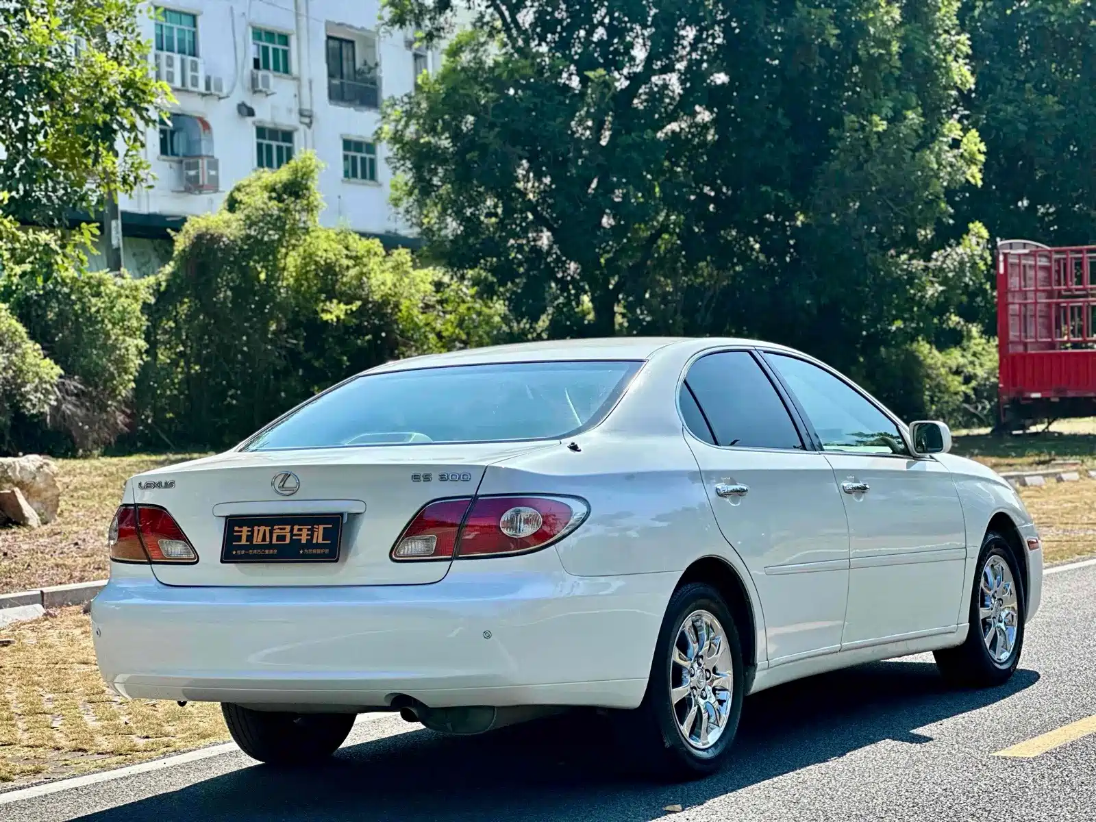 Photo 7 - Lexus ES