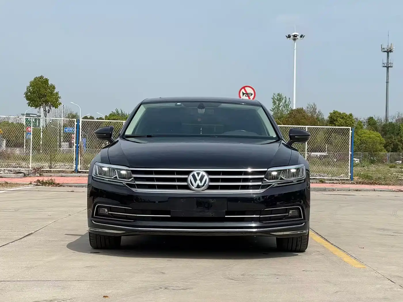 Volkswagen Phideon 2018 Facelift 380TSI FWD Business фото 3