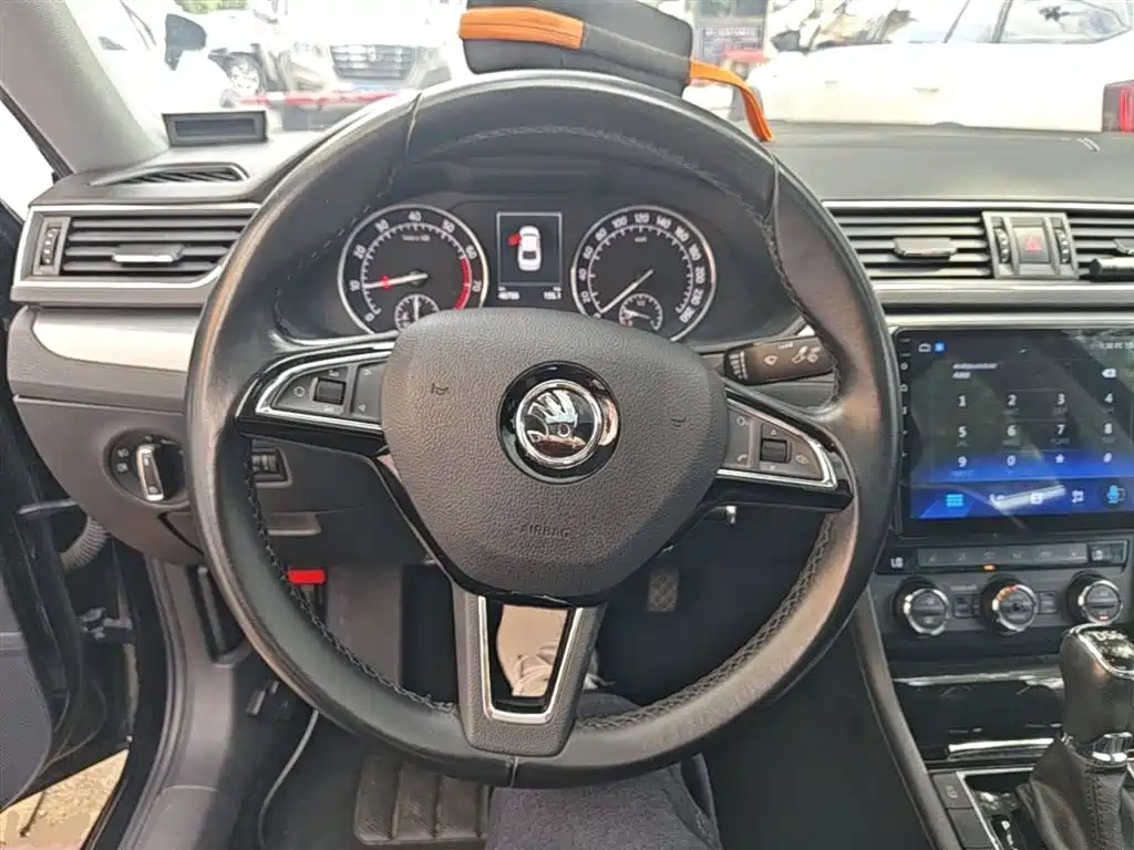Škoda Superb 2016 TSI280 DSG Pioneer Edition фото 11