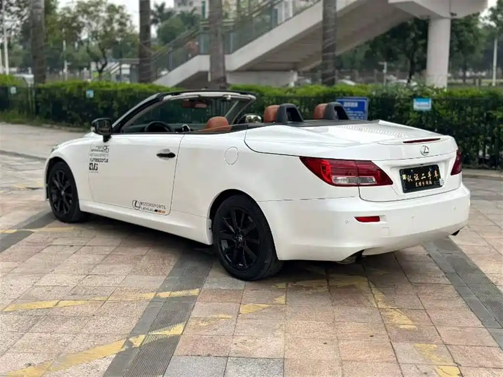 Lexus IS 2011 250C фото 4