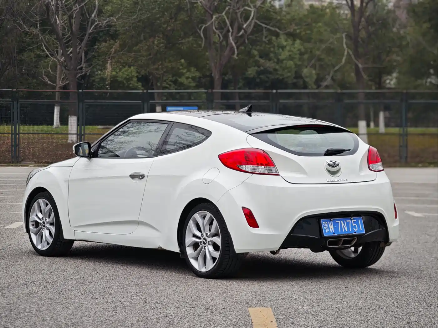 Hyundai Veloster 2012 1.6L Automatic Luxury Edition фото 5