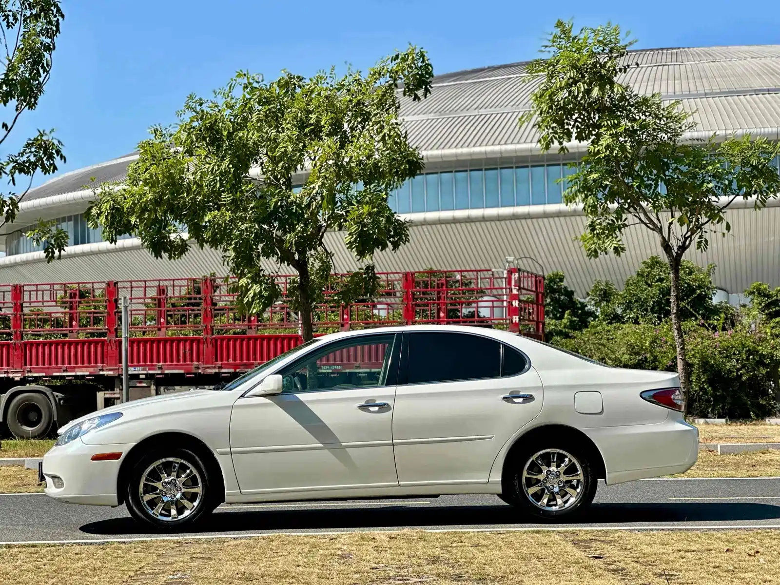 Photo 5 - Lexus ES