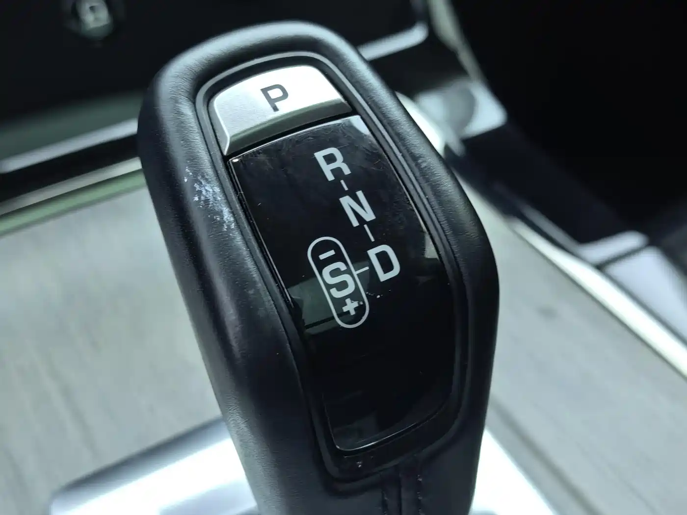 Land Rover Range Rover Evoque 2021 Range Rover Evoque L 249PS R-Dynamic S Performance Edition фото 8