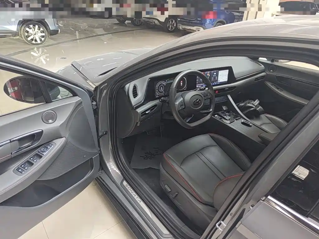 Photo 16 - Hyundai Sonata
