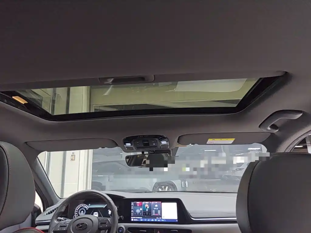 Photo 18 - Hyundai Sonata