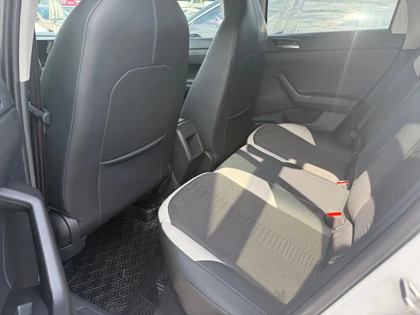 Volkswagen Polo 2021 Plus 1.5L Automatic Panorama Enjoyment Edition фото 7
