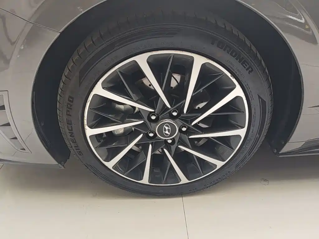Photo 23 - Hyundai Sonata