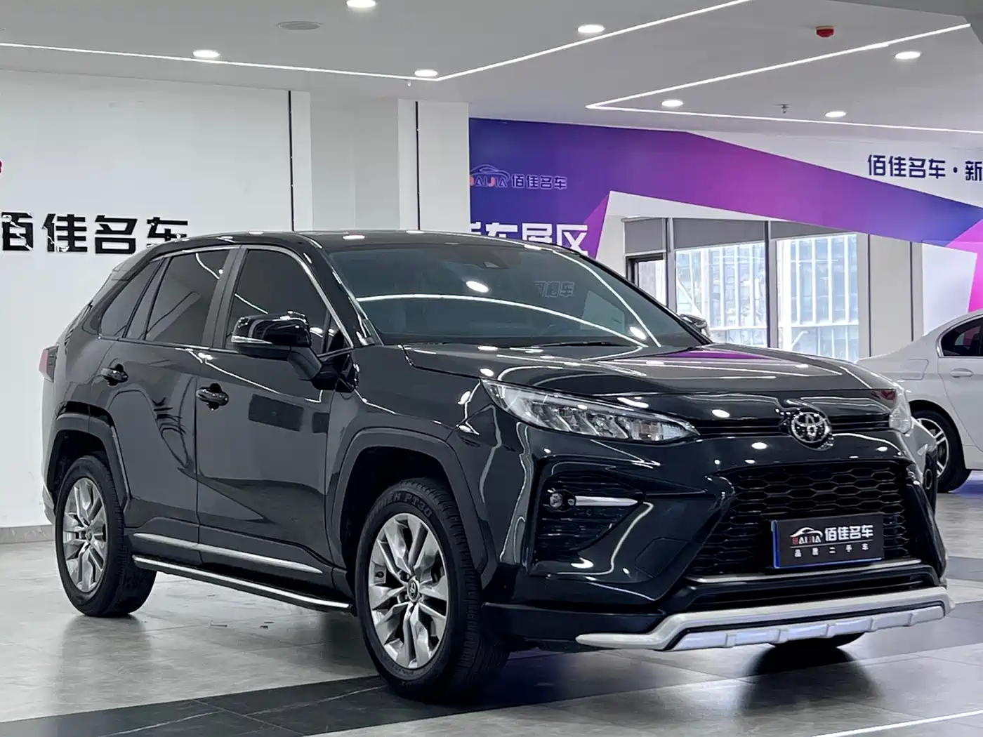 Toyota Wildlander 2022 2.0L CVT FWD Luxury Edition фото 3
