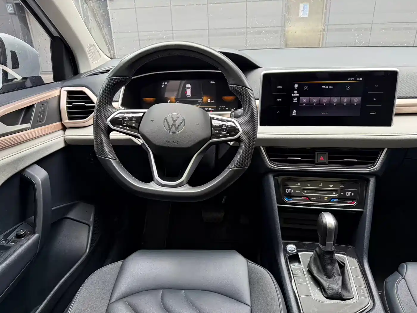 Volkswagen Tharu 2024 300TSI 2WD Bright Moon Edition фото 11