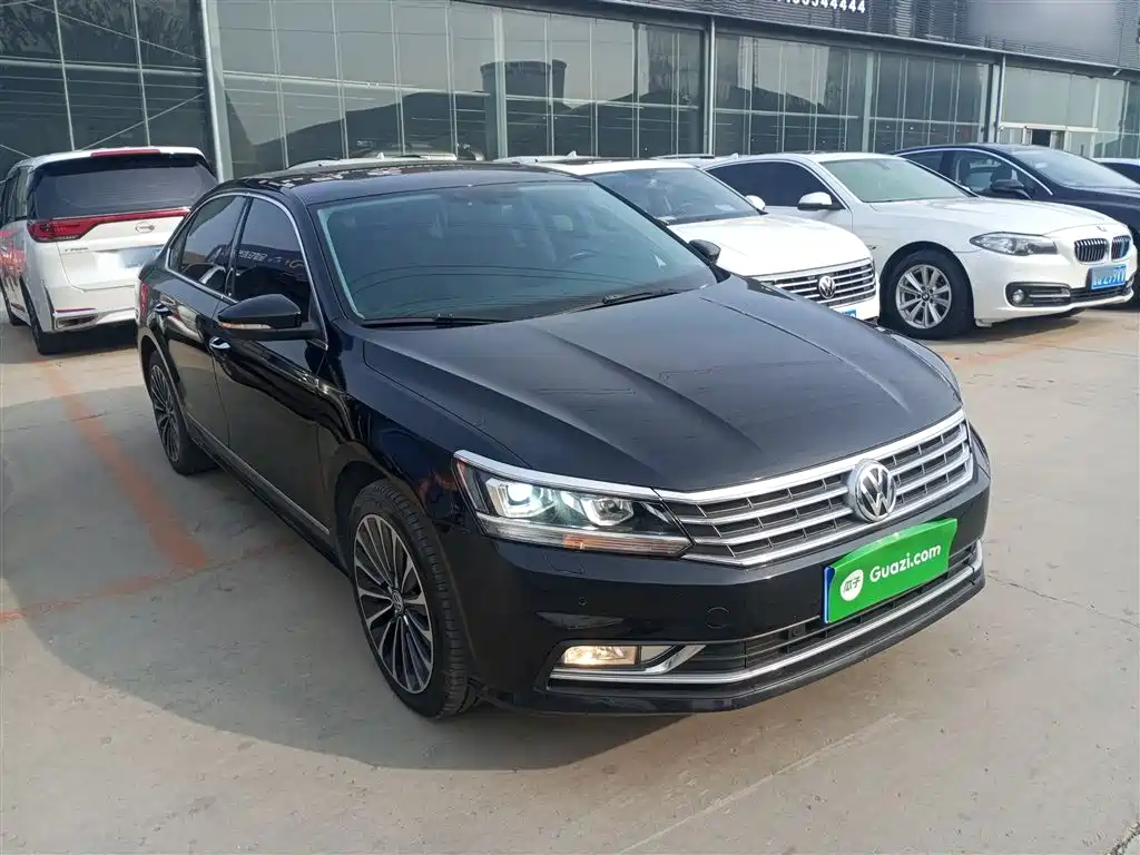 Volkswagen Passat 2017 330TSI DSG Luxury фото 4